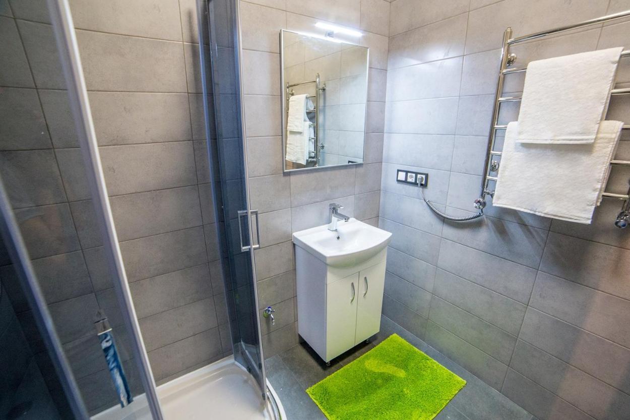 Апартаменти На Площі Ринок З Новим Сучасним Ремонтом Lviv Ngoại thất bức ảnh